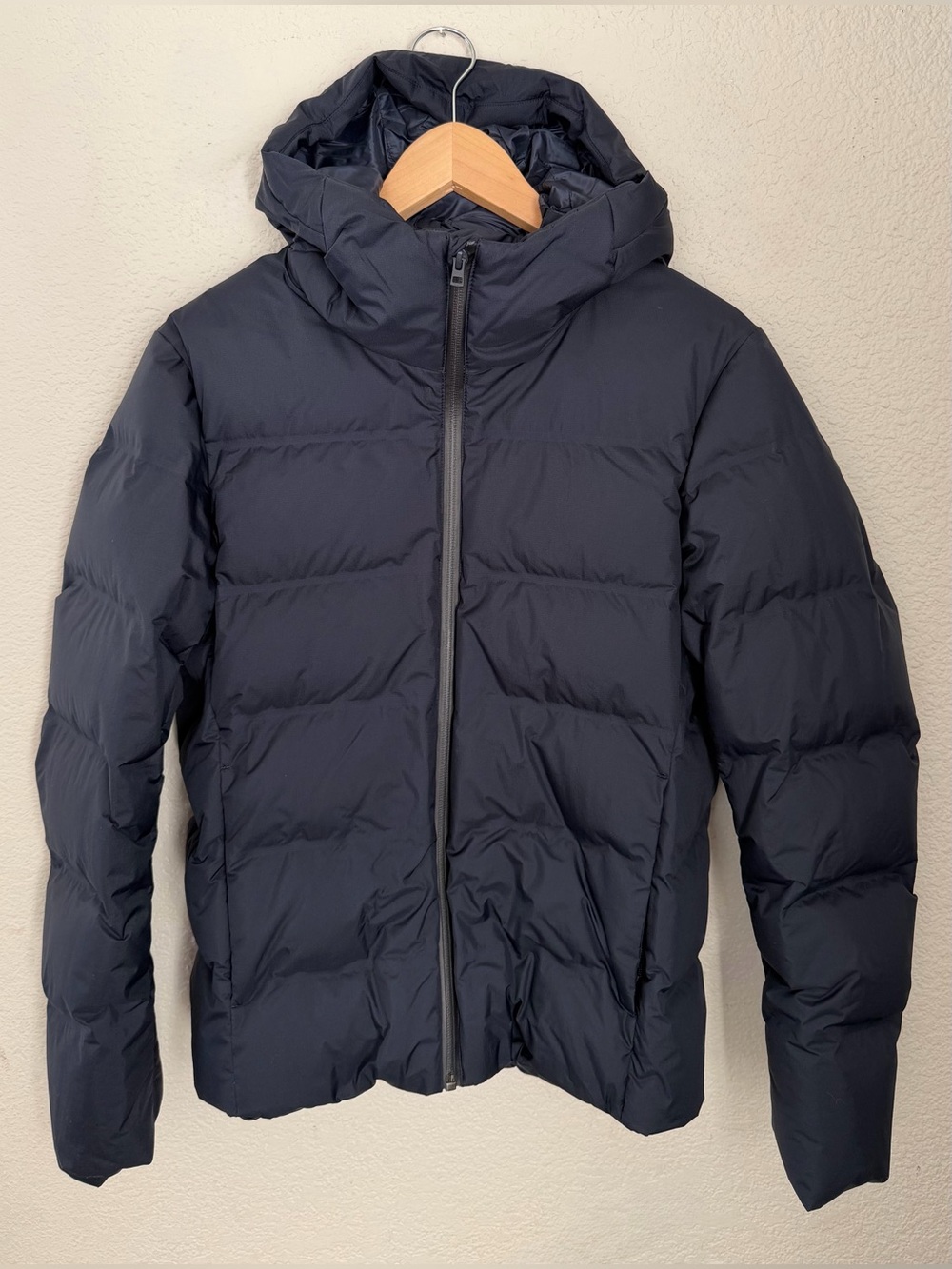 UNIQLO Men’s Size XS Navy Seamless Down Filled Parka Windproof Water-Repellent